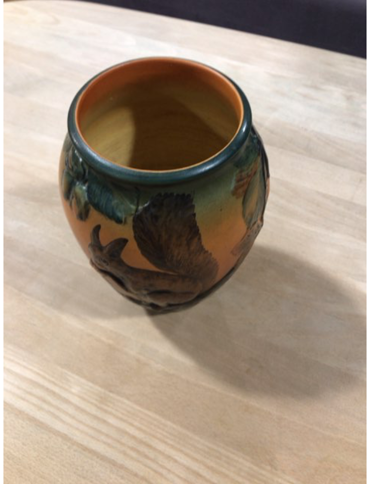 Ipsen vase med egern
